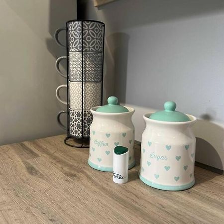 Spacious 2-Bedroom House In Stockton Heath With Free Wifi By Amazing Spaces Relocations Ltd Warrington  Eksteriør billede